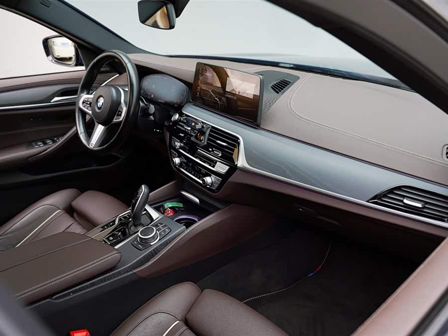 BMW 5 Series 2022 — фото 14