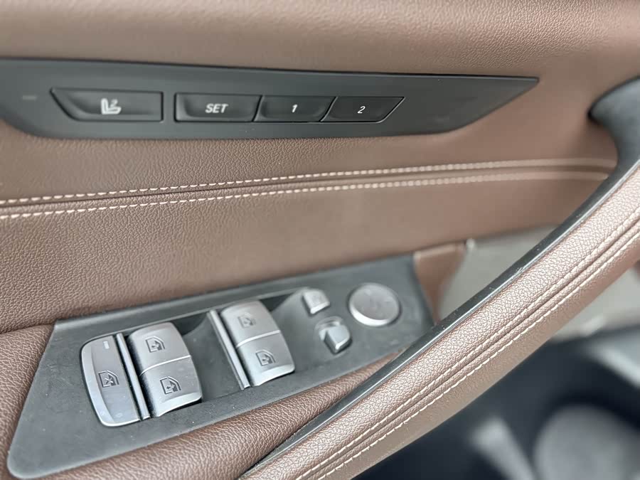 BMW 5 Series 2021 — фото 20