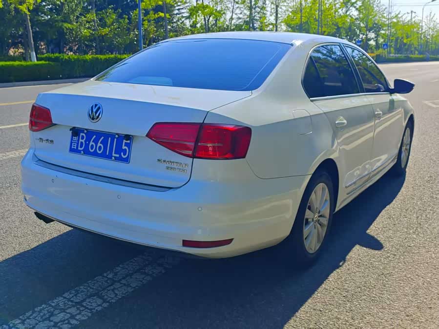 Volkswagen Sagitar 2015