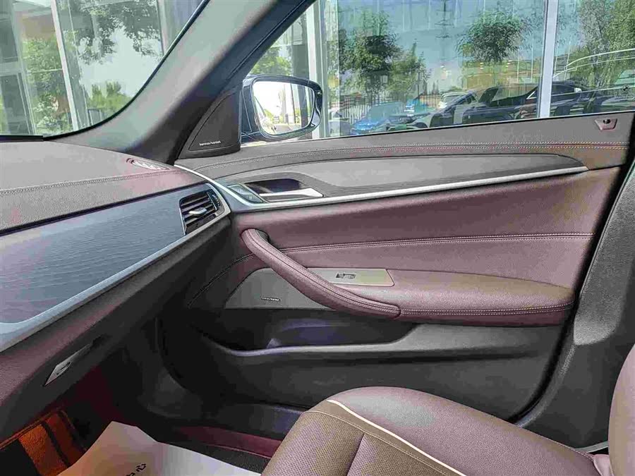 BMW 5 Series 2022 — фото 13