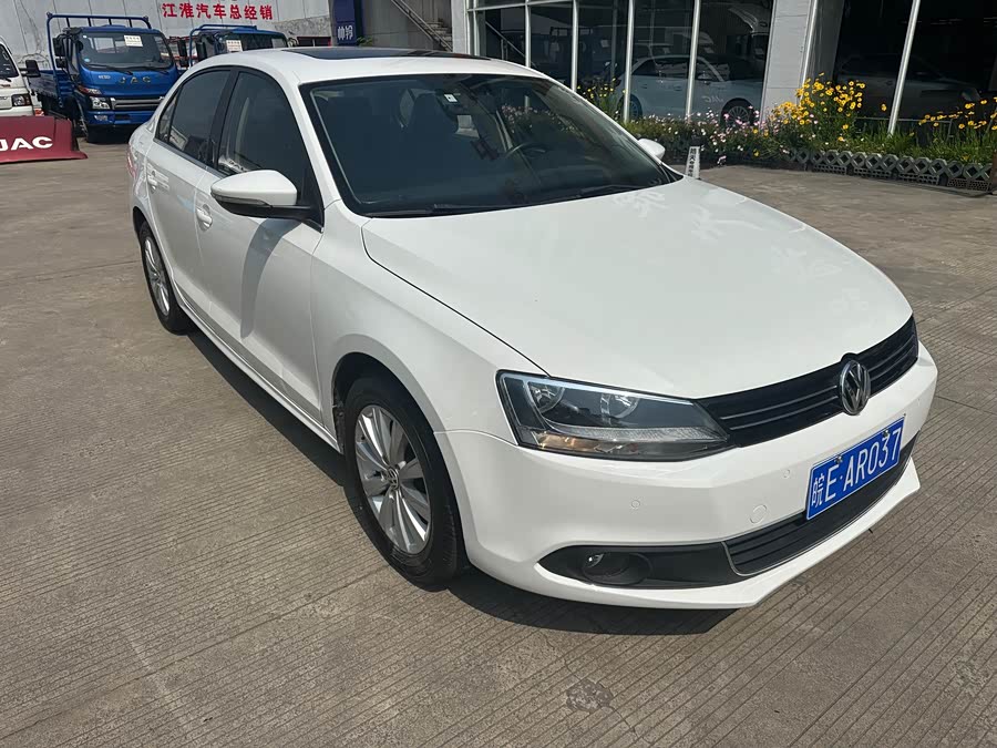 Volkswagen Sagitar 2014