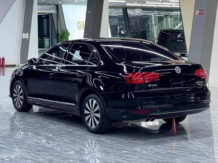 Volkswagen Sagitar 2018