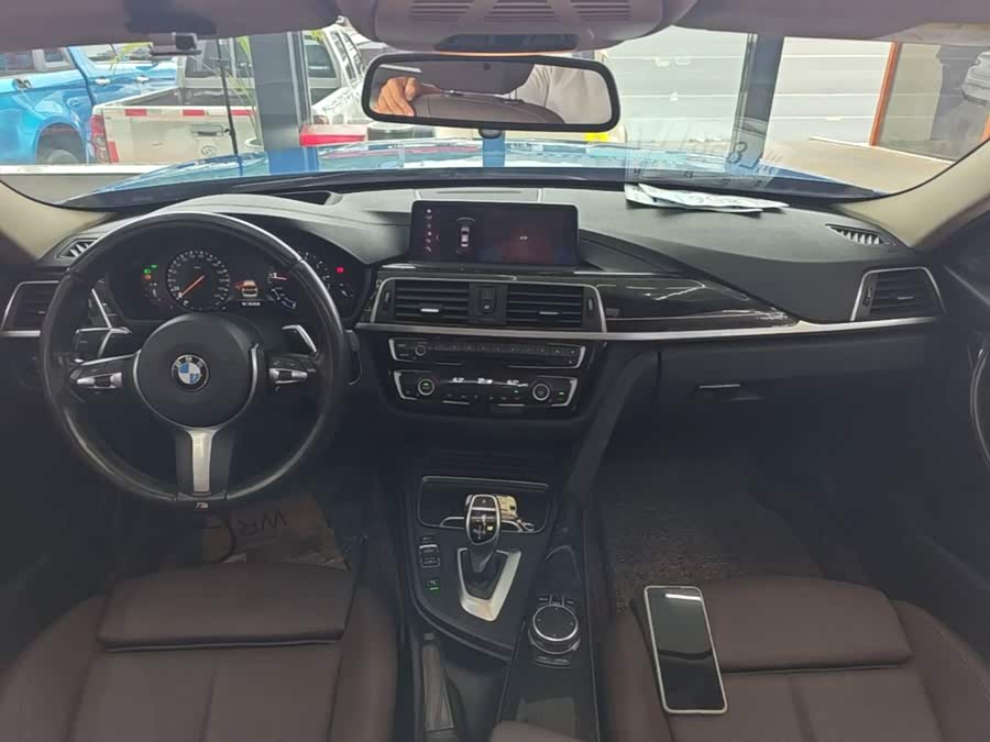 BMW 3 Series 2018 — фото 10