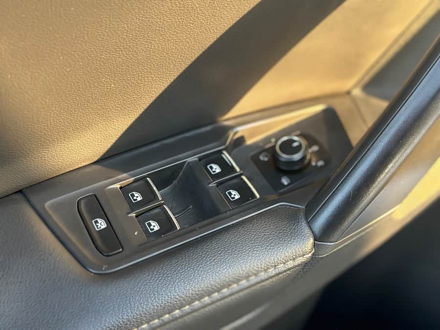 Volkswagen Tiguan L 2018 — фото 11