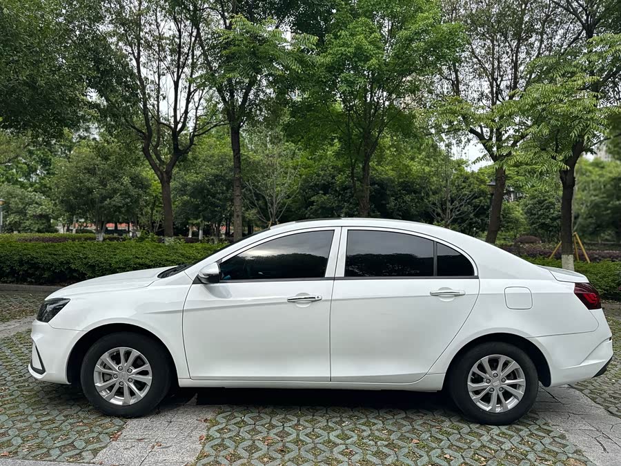 Geely Emgrand 2021
