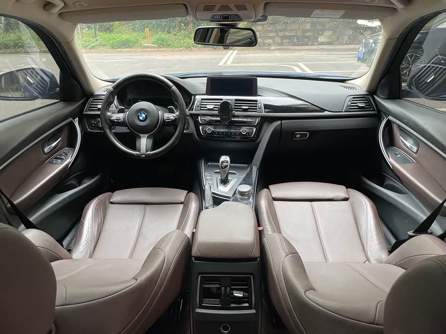 BMW 3 Series 2018 — фото 19