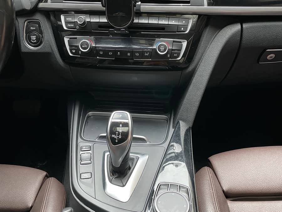 BMW 3 Series 2018 — фото 18