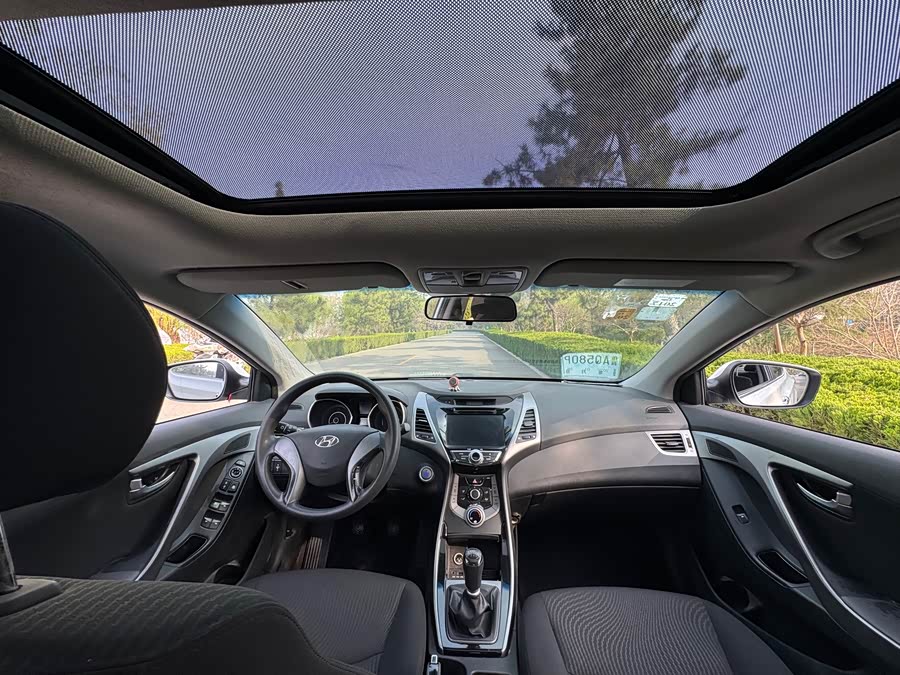 Hyundai Elantra 2015 — фото 8