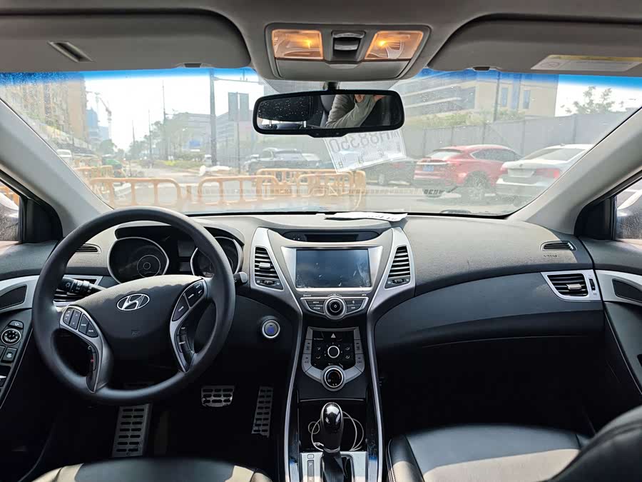 Hyundai Elantra 2016 — фото 9