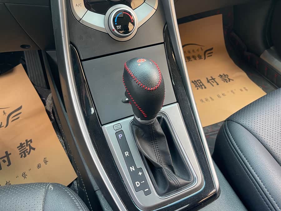 Hyundai Elantra 2015 — фото 12