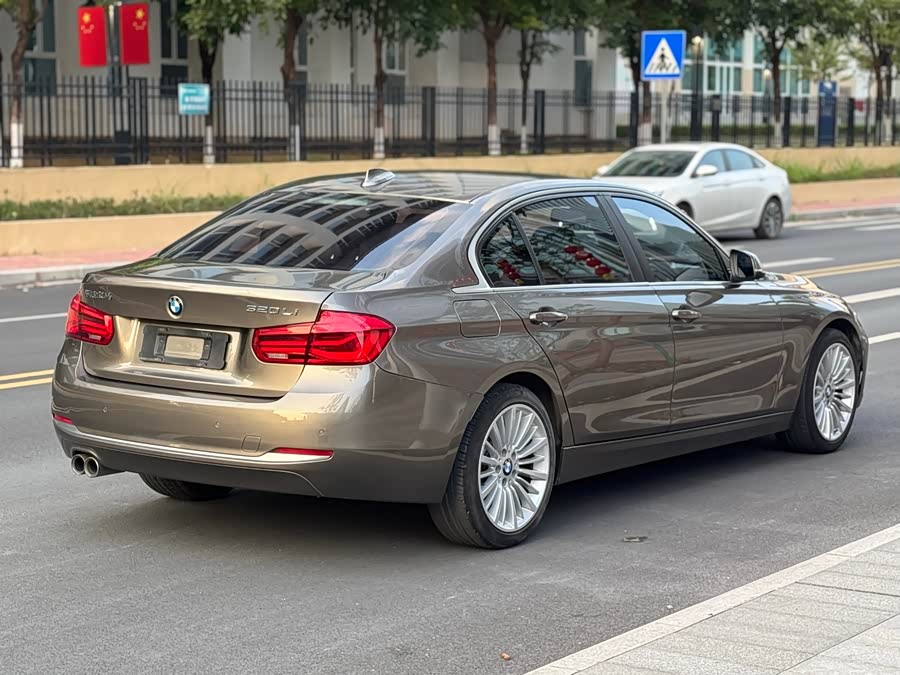 BMW 3 Series 2018 — фото 18