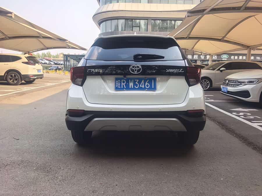 Toyota Yaris L 2022 — фото 16