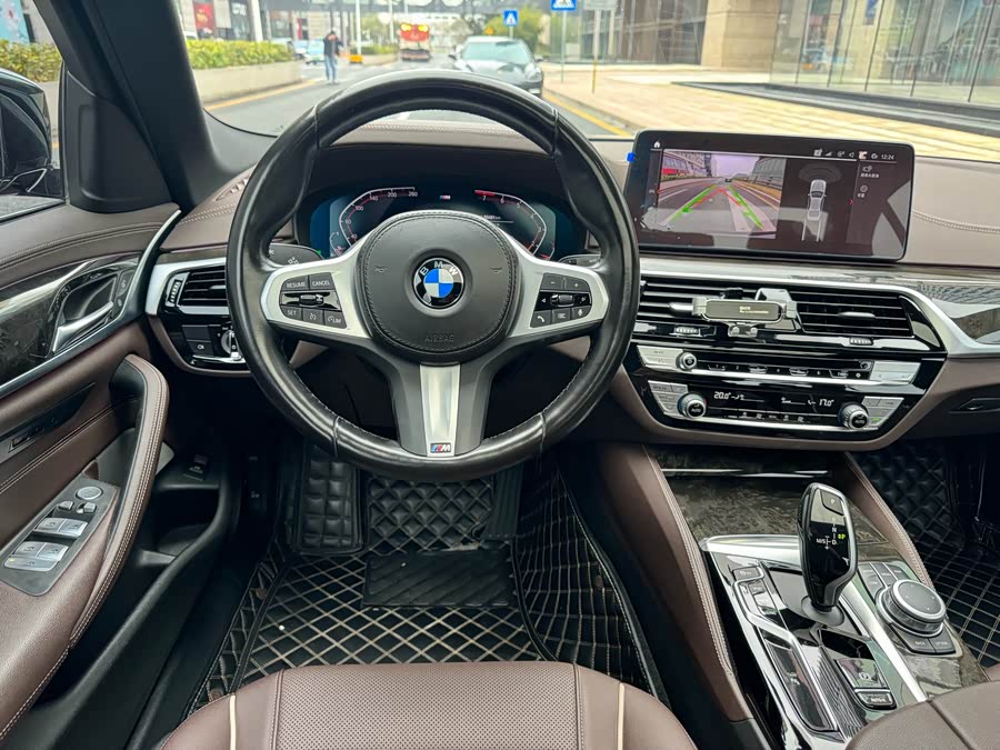 BMW 5 Series 2022 — фото 11