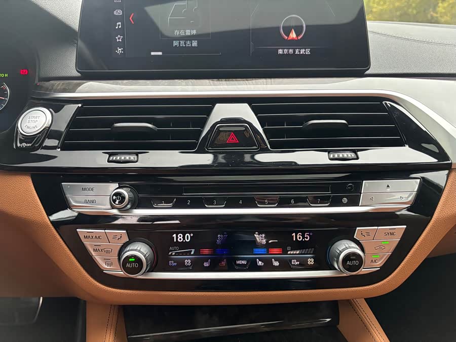 BMW 5 Series 2018 — фото 13