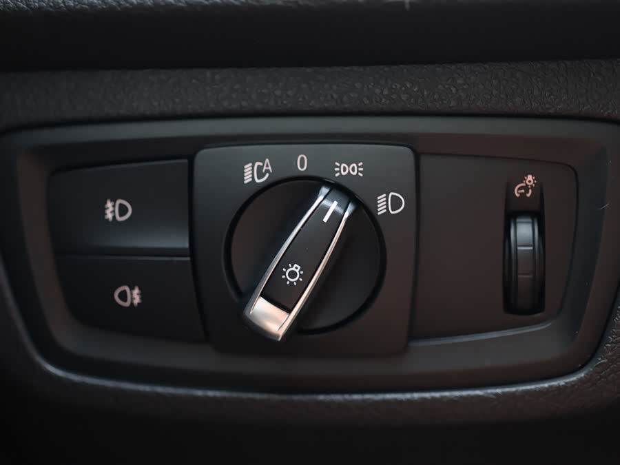 BMW 1 Series 2018 — фото 16