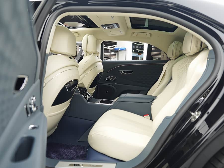 Bentley Flying Spur Plug-In Hybrid 2025 — фото 16
