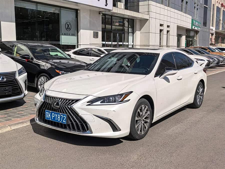 Lexus ES 2020