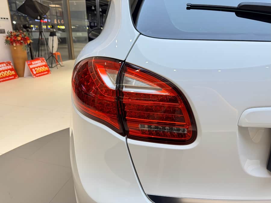 Porsche Cayenne 2011 — фото 10
