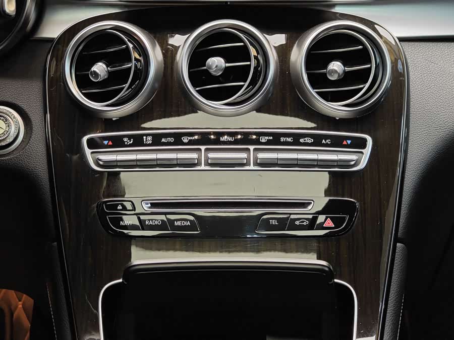 Mercedes-Benz GLC 2017 — фото 17