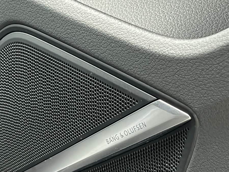 Audi A8 2021 — фото 35