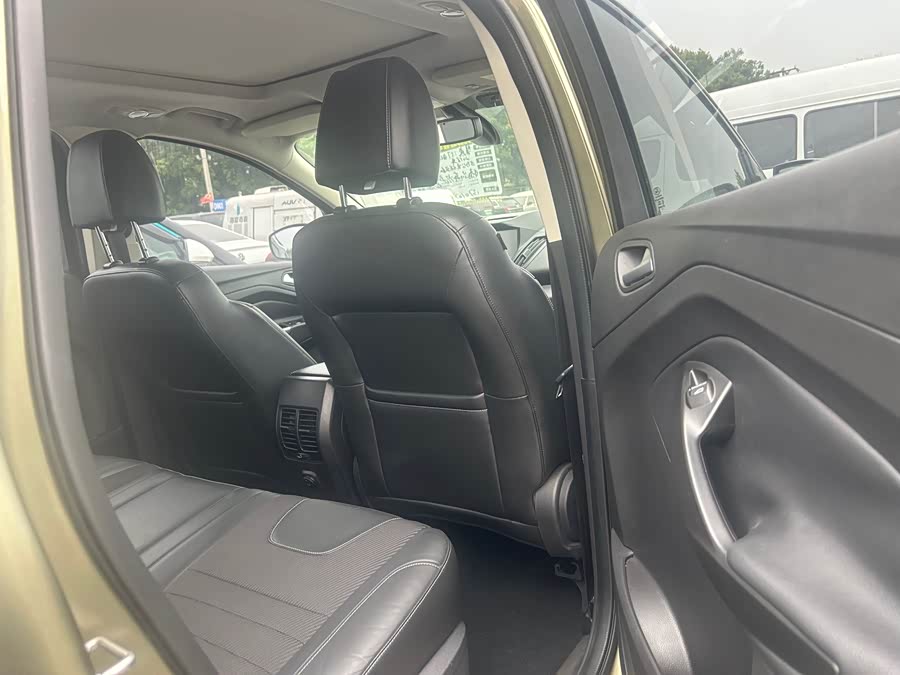 Ford Kuga 2015 — фото 23