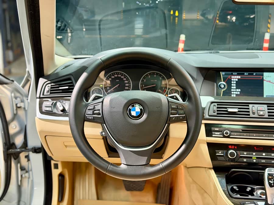 BMW 5 Series 2011 — фото 15