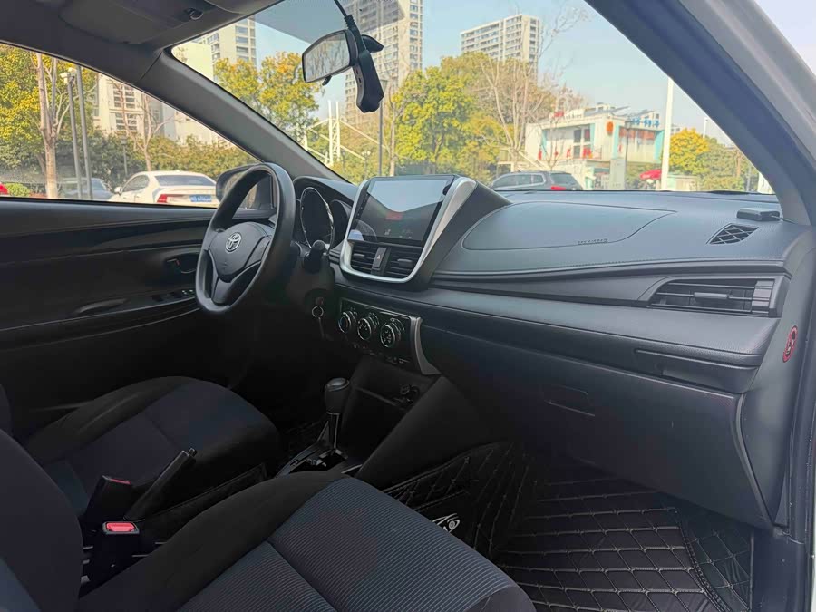 Toyota Yaris L 2019 — фото 11