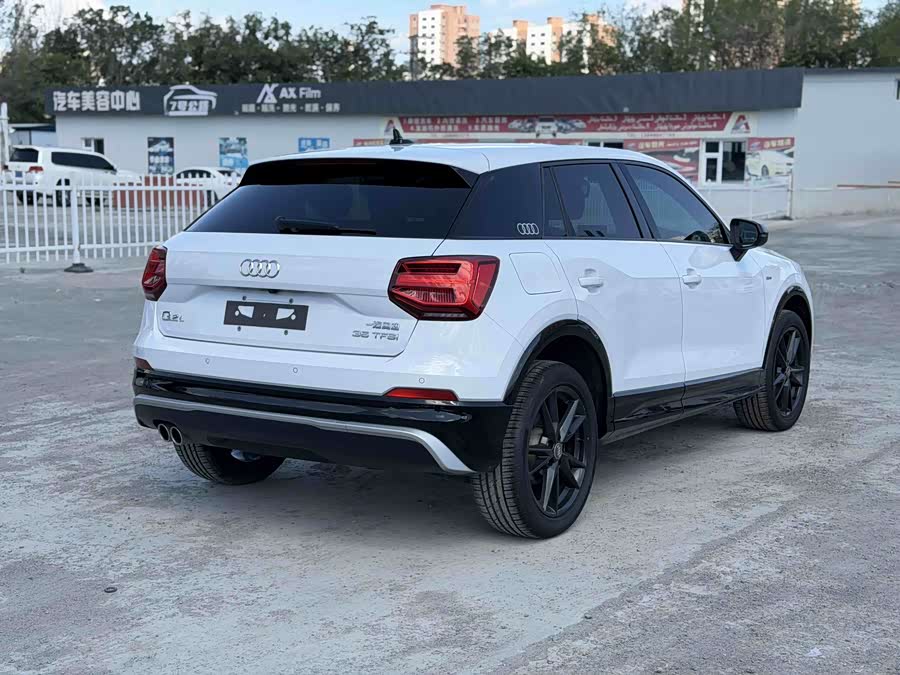 Audi Q2L 2021 — фото 10