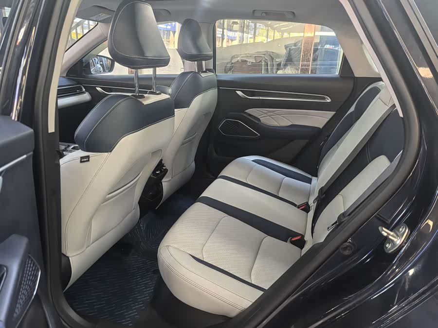 Geely Emgrand 2023