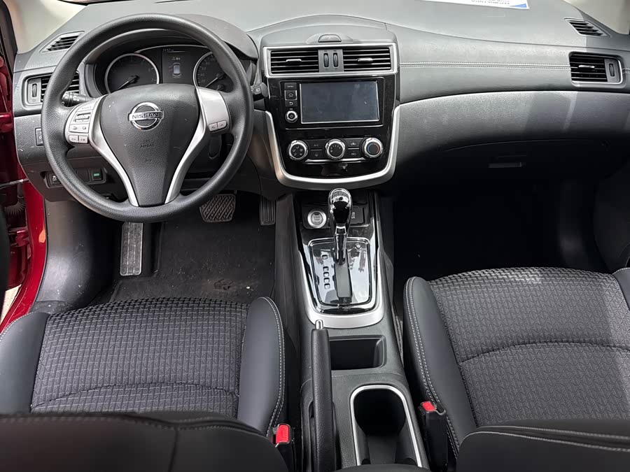 Nissan Tiida 2016 — фото 10