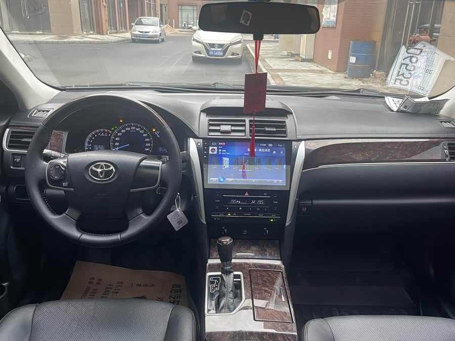 Toyota Camry 2016 — фото 12