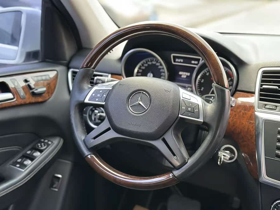 Mercedes-Benz M-Class 2012 — фото 12
