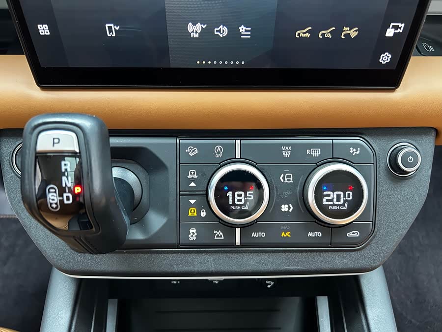Land Rover Defender 2023 — фото 17
