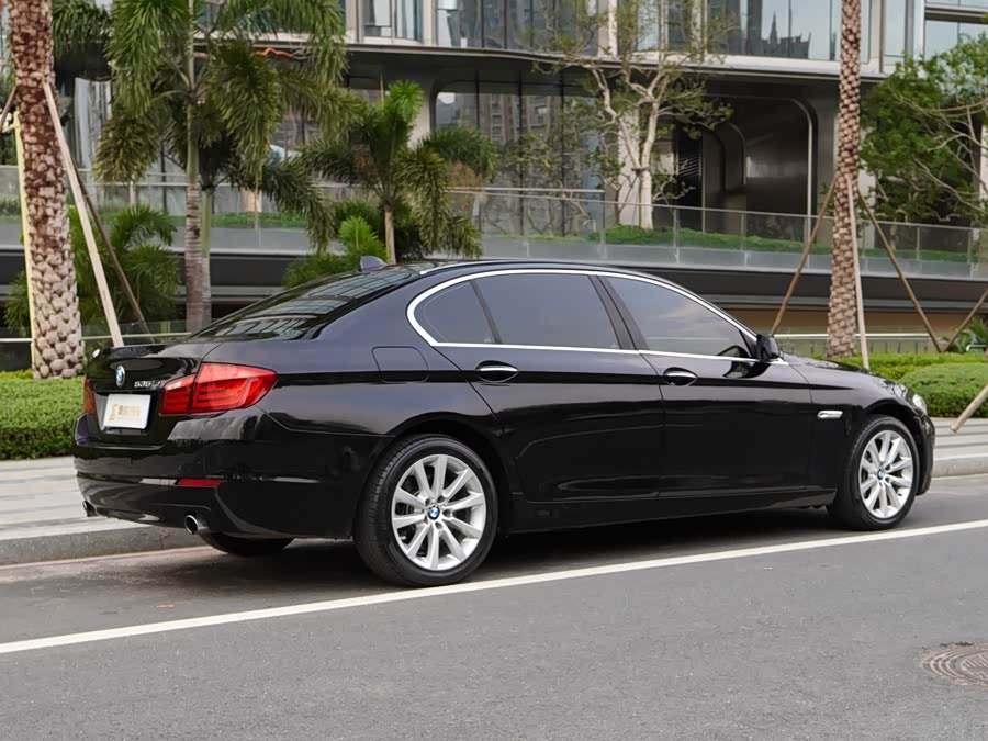 BMW 5 Series 2011 — фото 13