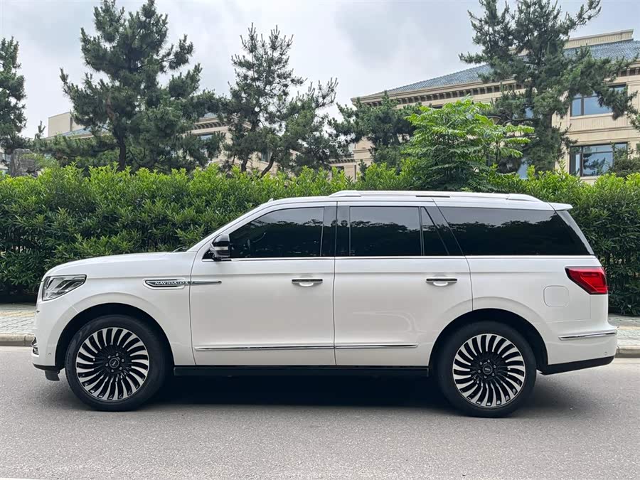 Lincoln Navigator 2018 — фото 17