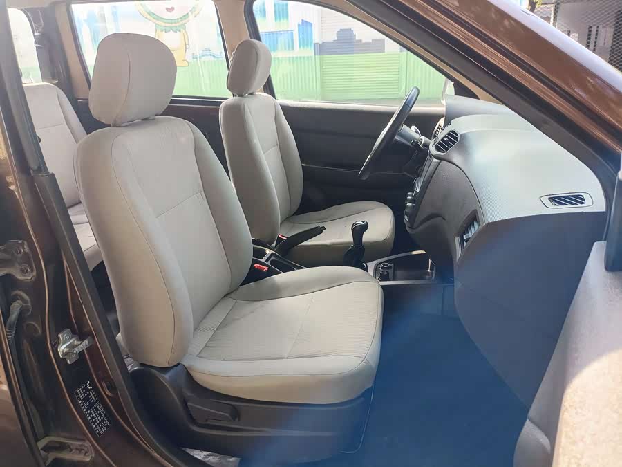 Wuling Hongguang 2015 — фото 35