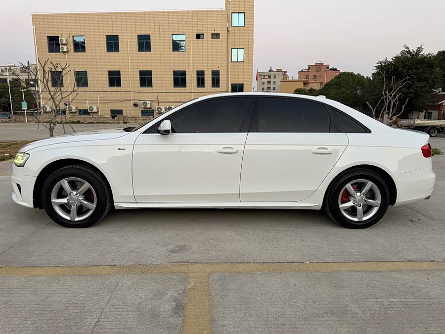 Audi A4L 2015