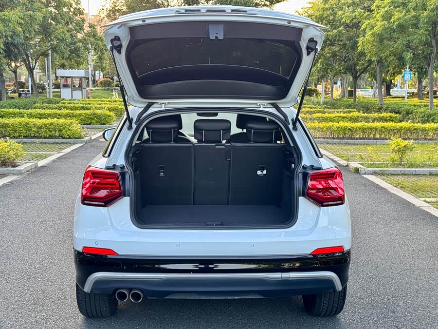 Audi Q2L 2018 — фото 24