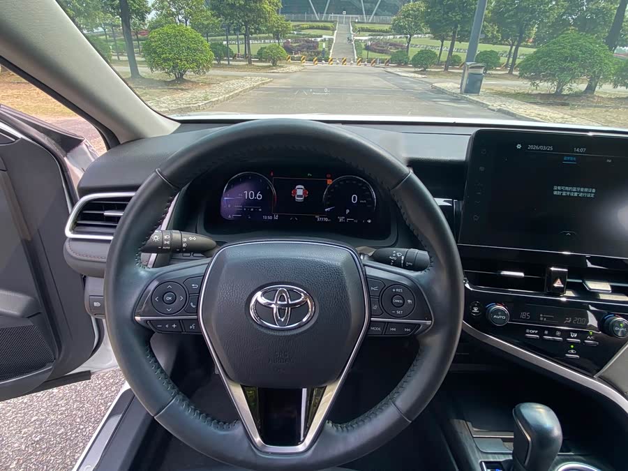 Toyota Camry 2021 — фото 12