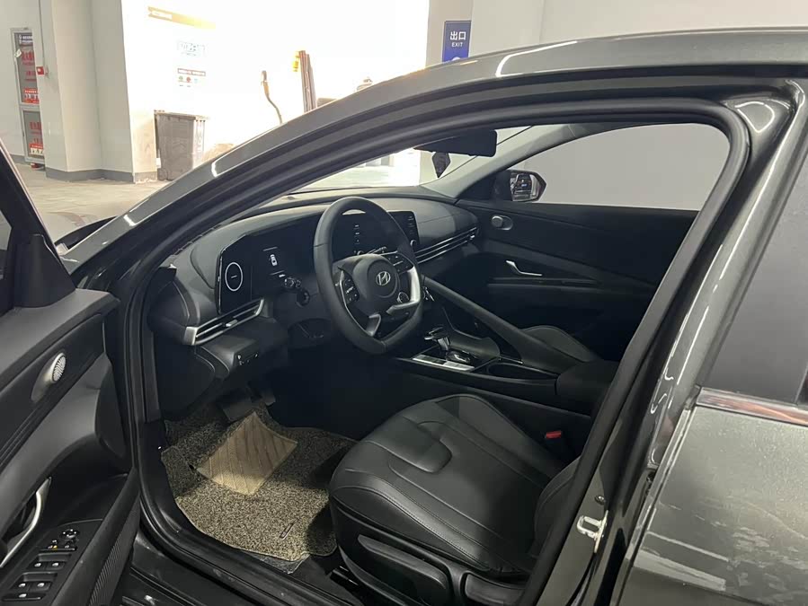 Hyundai Elantra 2023