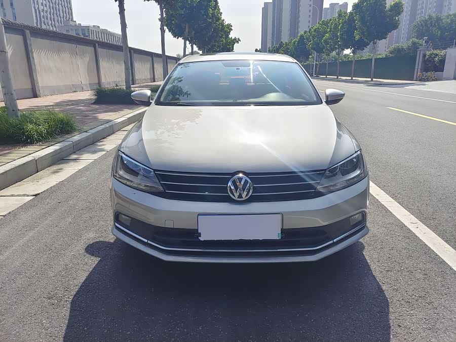 Volkswagen Sagitar 2015