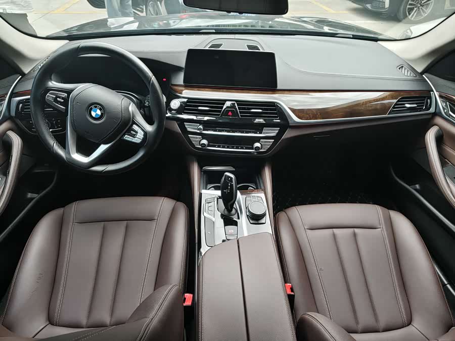 BMW 5 Series 2019 — фото 13