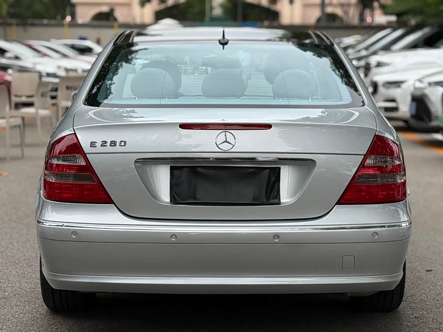 Mercedes-Benz E-Class 2005 — фото 18