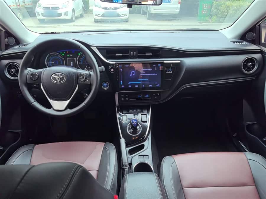 Toyota Corolla 2018 — фото 10