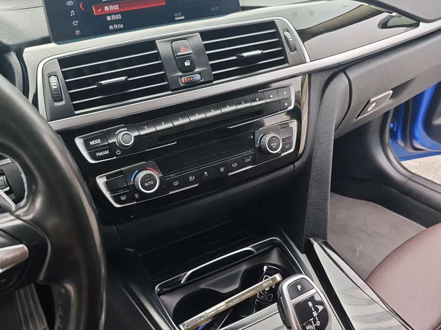 BMW 3 Series 2019 — фото 14