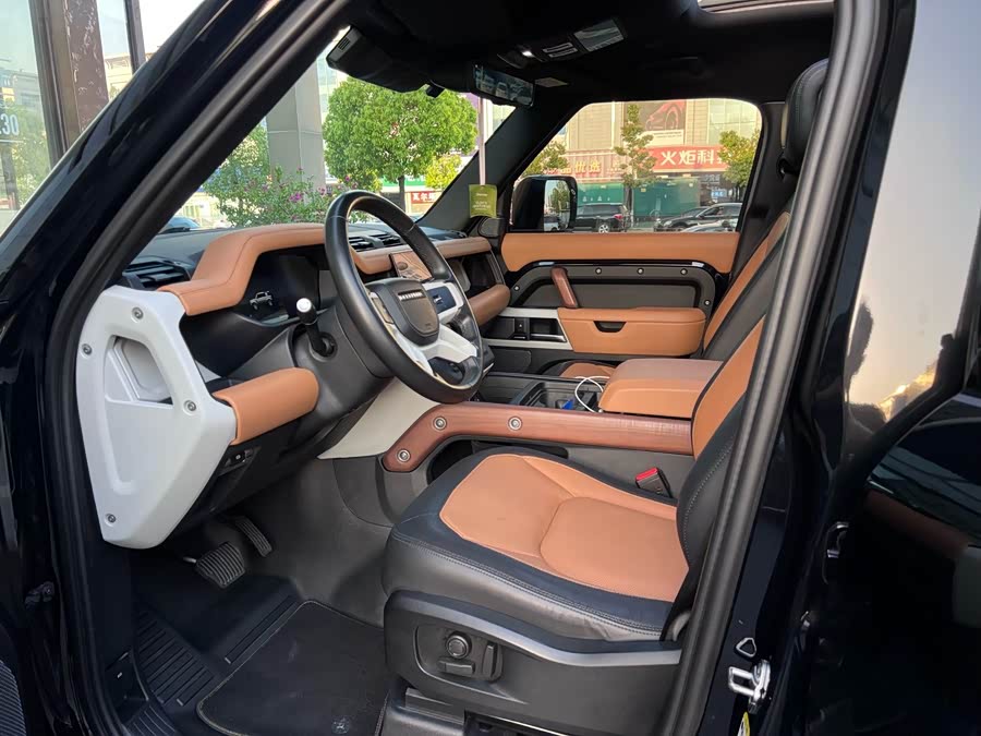 Land Rover Defender 2023