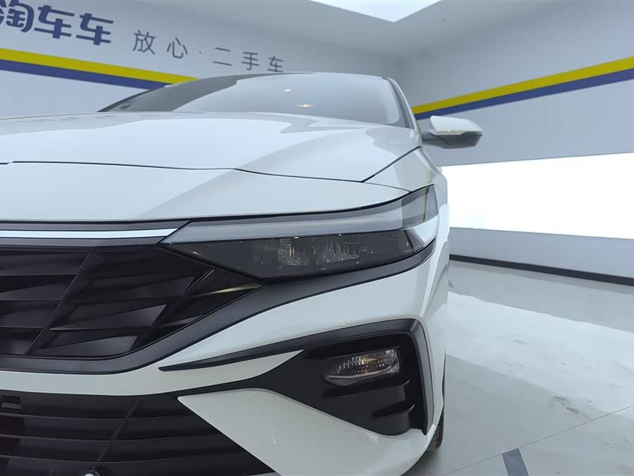 Hyundai Elantra 2023