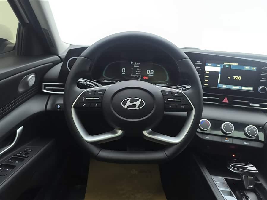 Hyundai Elantra 2023 — фото 15