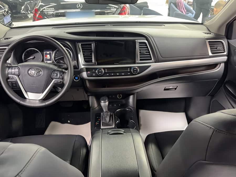 Toyota Highlander 2018 — фото 11