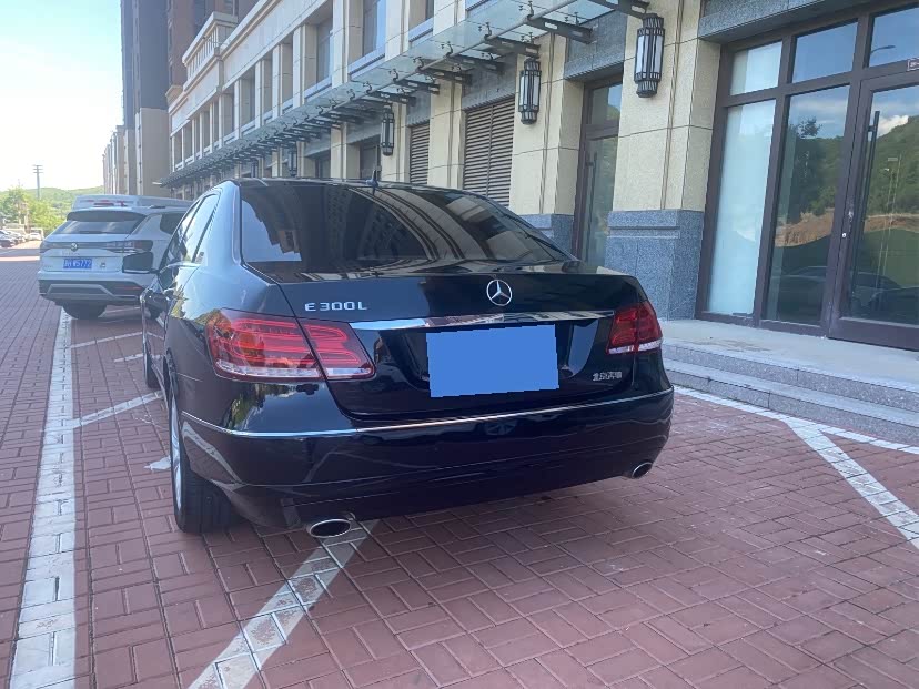 Mercedes-Benz E-Class 2011